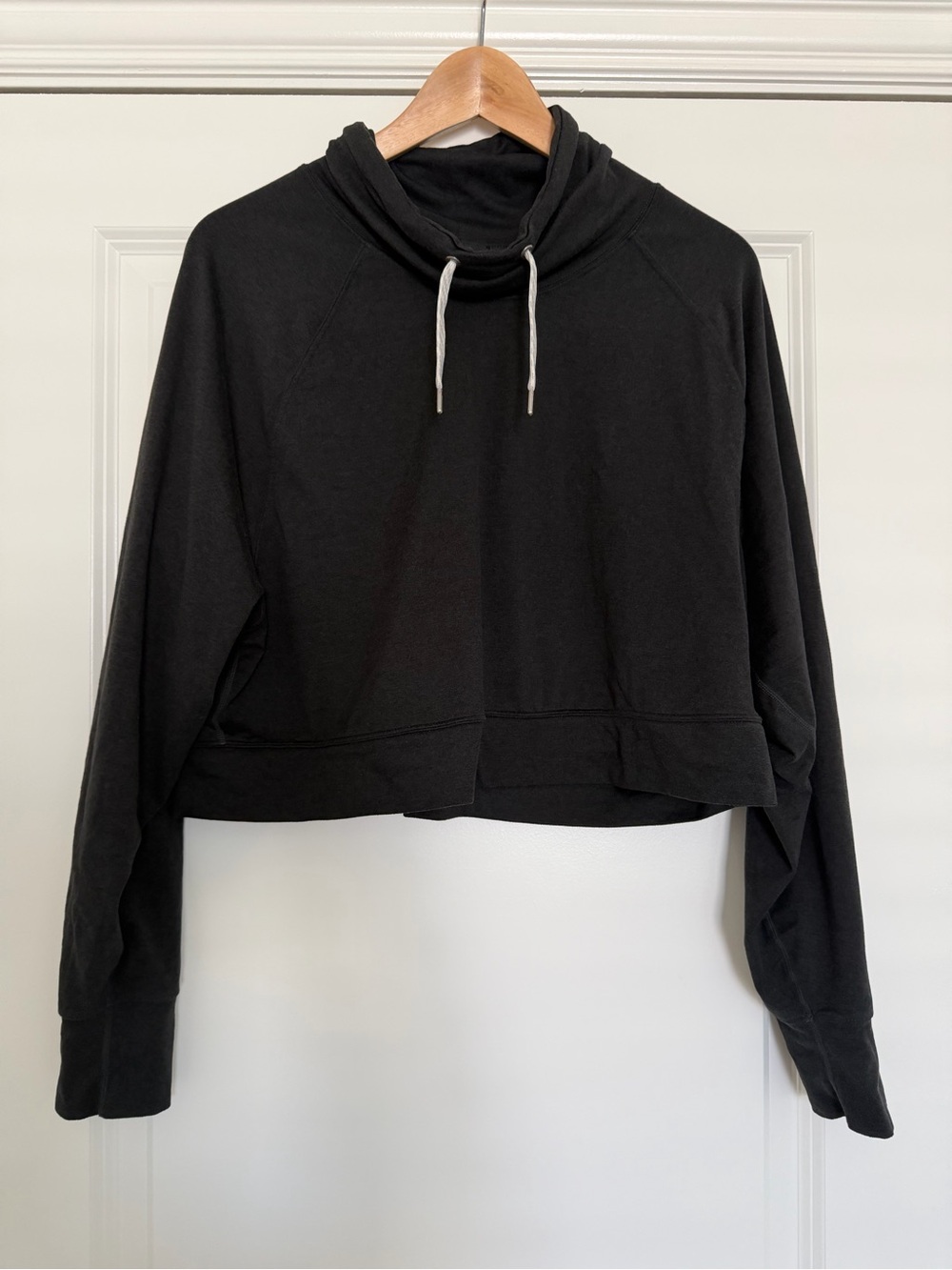 Vuori Halo Crop Funnel Neck